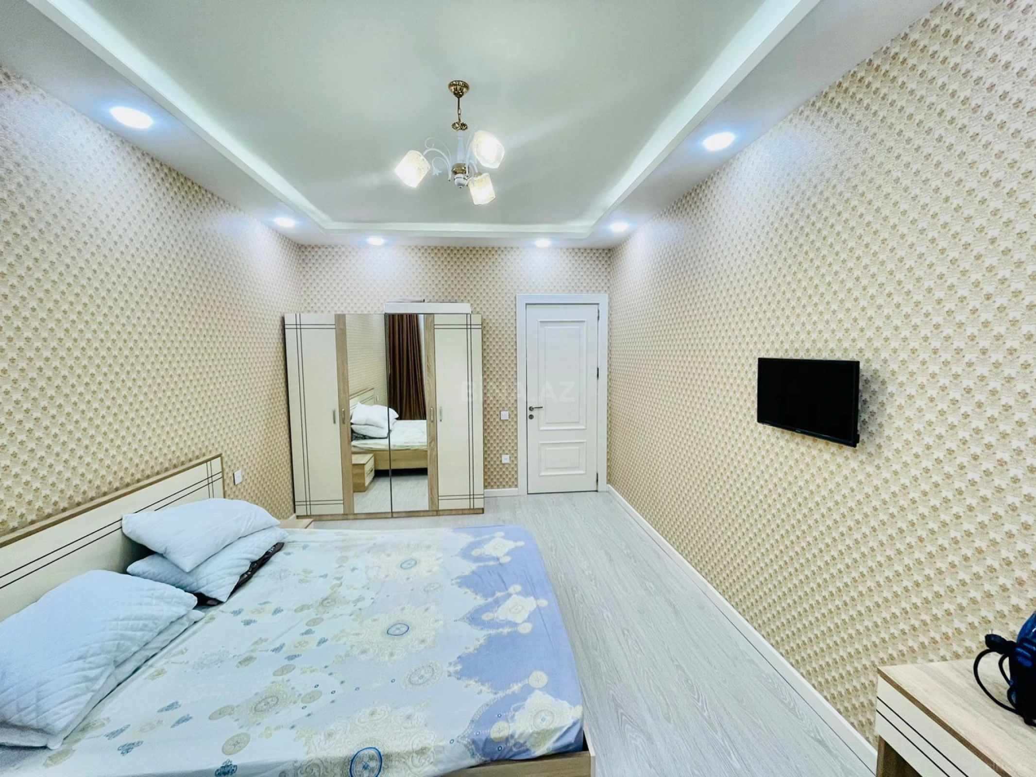 Kirayə verilir 2 otaqlı mənzil 105 m²