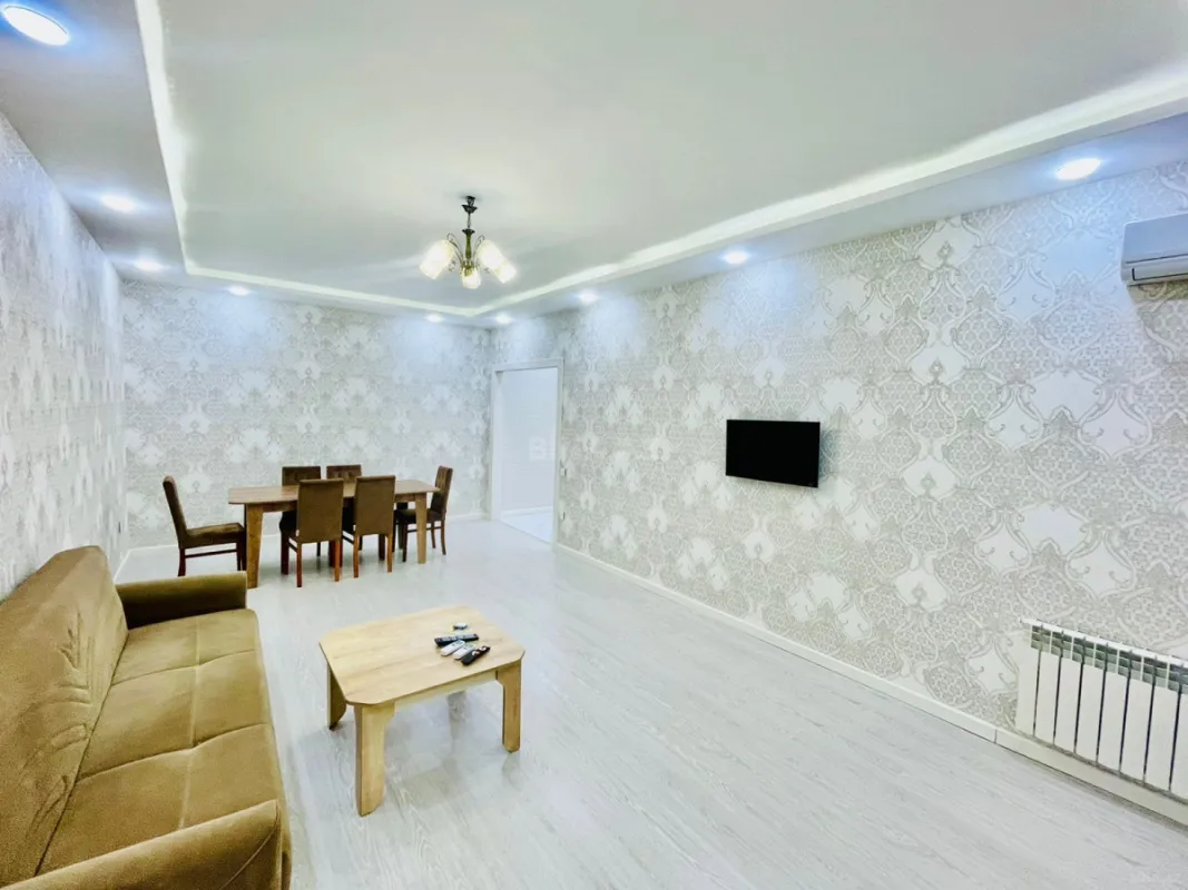 Kirayə verilir 2 otaqlı mənzil 105 m²