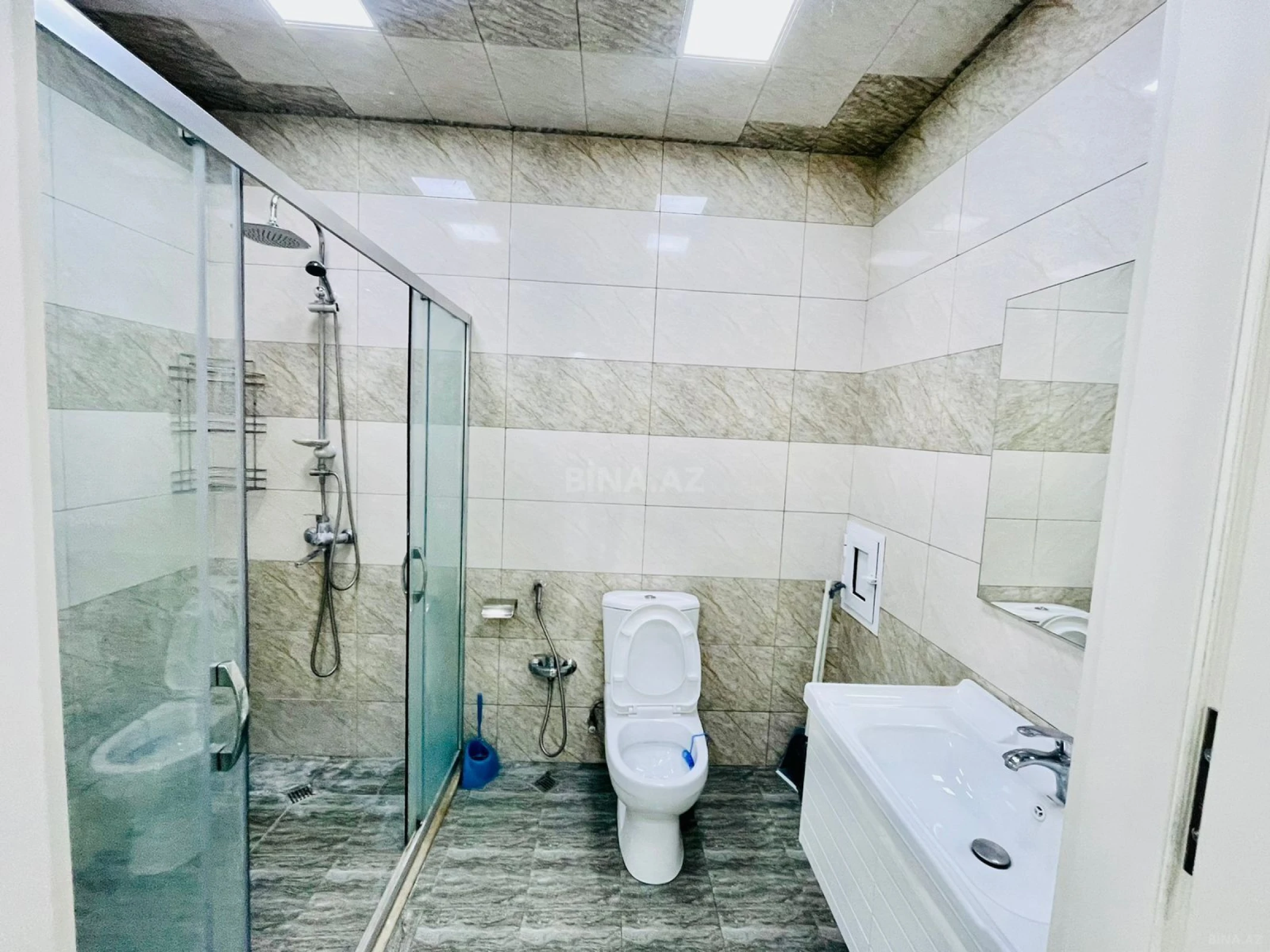 Kirayə verilir 2 otaqlı mənzil 105 m²