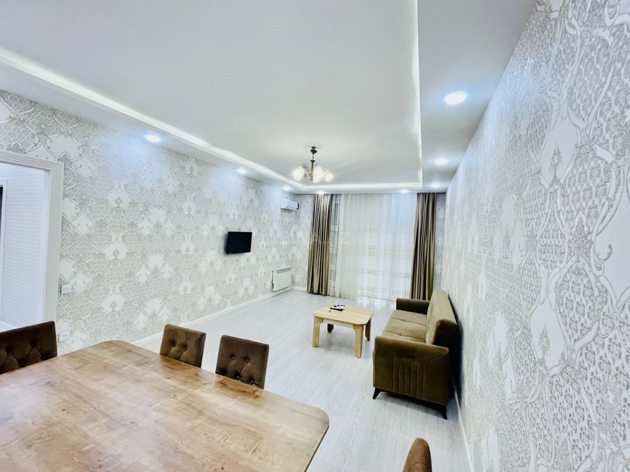 Kirayə verilir 2 otaqlı mənzil 105 m²