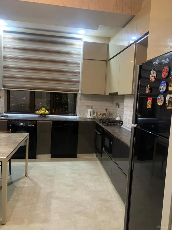 Satılır 3 otaqlı mənzil 113 m²