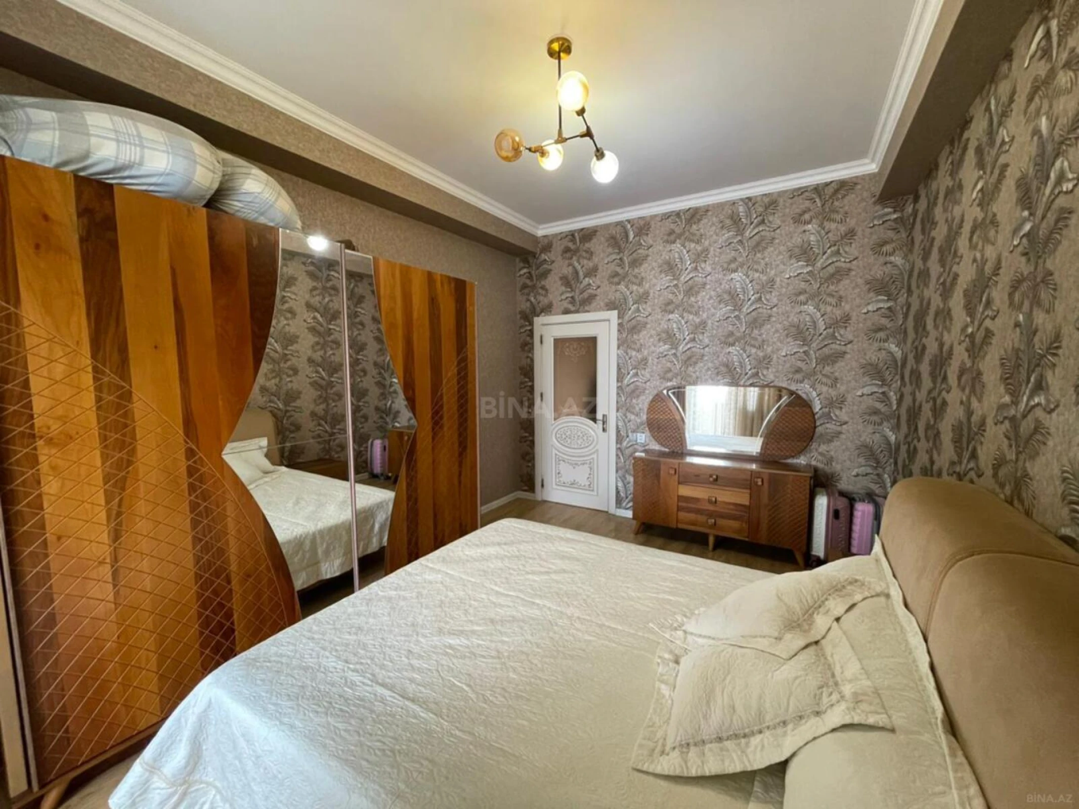 Satılır 3 otaqlı mənzil 113 m²