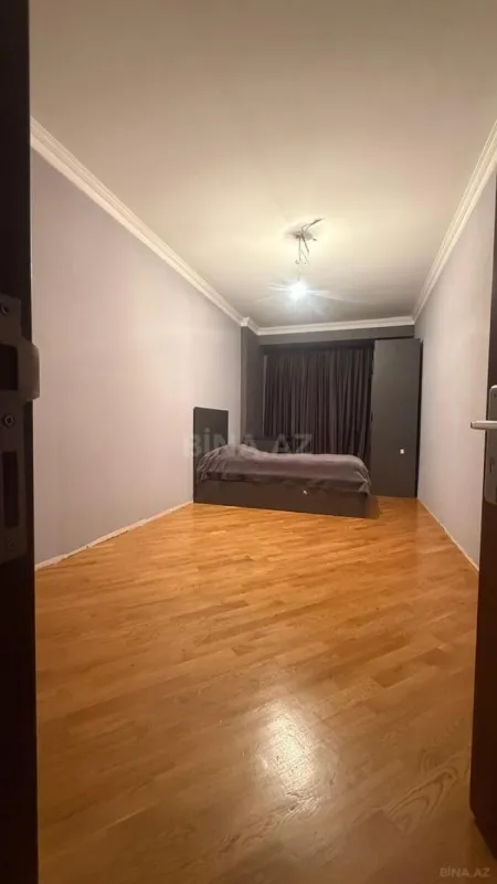 Satılır 3 otaqlı mənzil 135 m²