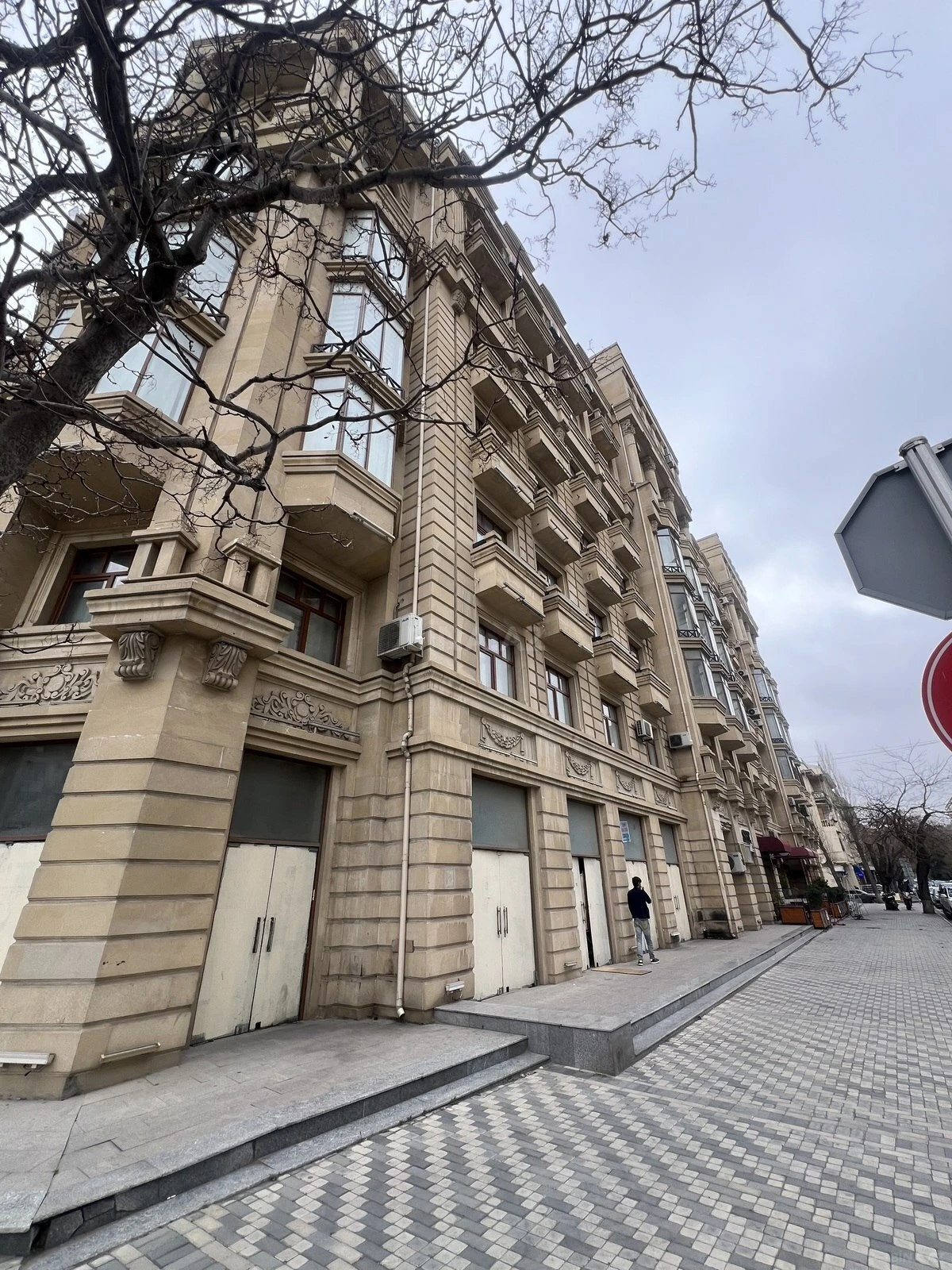 Kirayə verilir 2 otaqlı mənzil 77 m²