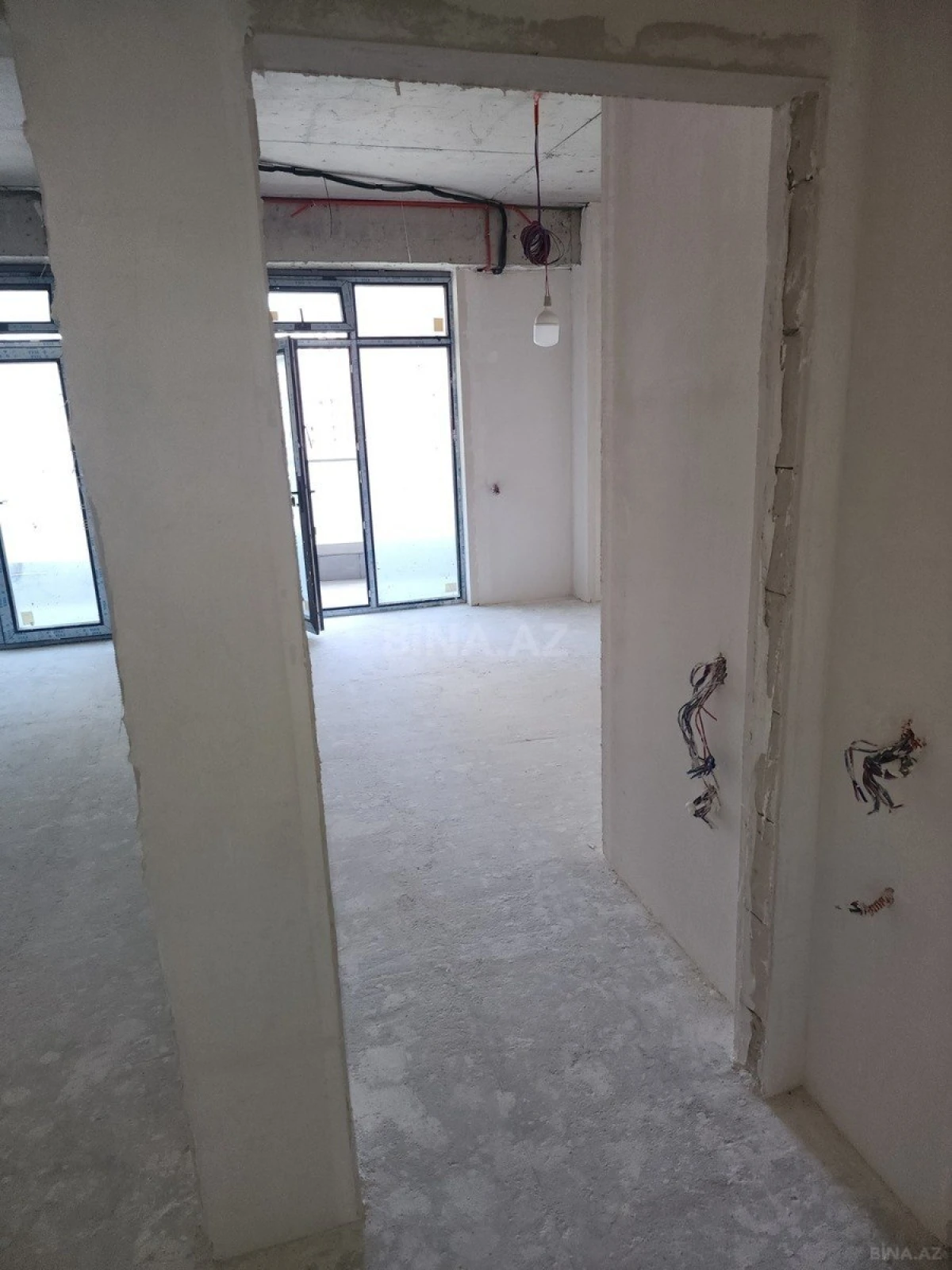 Satılır 3 otaqlı mənzil 148 m²