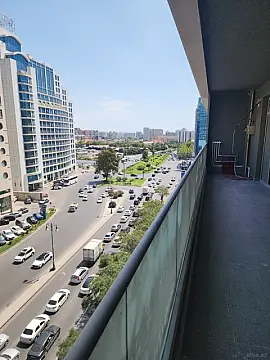 Satılır 3 otaqlı mənzil 148 m²