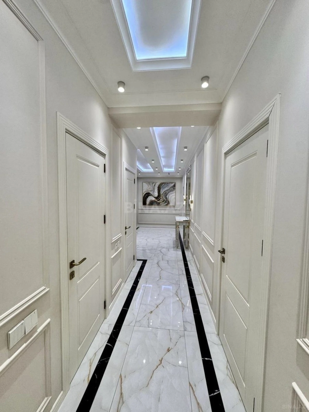 Satılır 3 otaqlı mənzil 153 m²