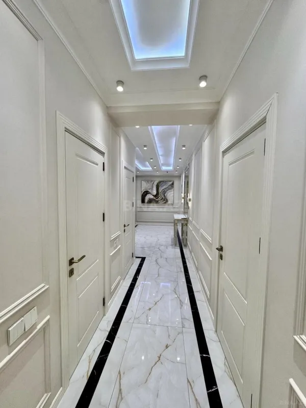 Satılır 3 otaqlı mənzil 153 m²