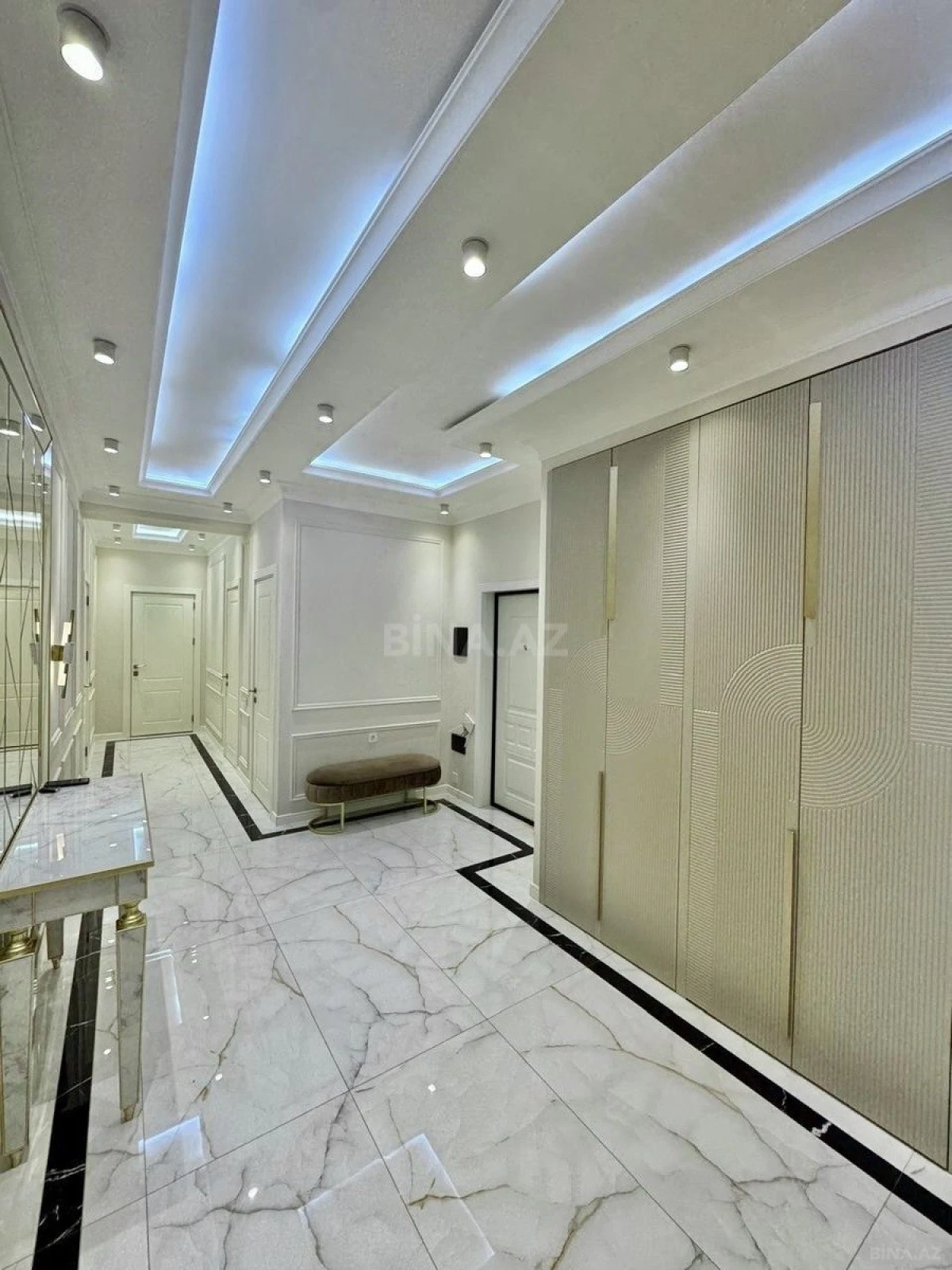 Satılır 3 otaqlı mənzil 153 m²