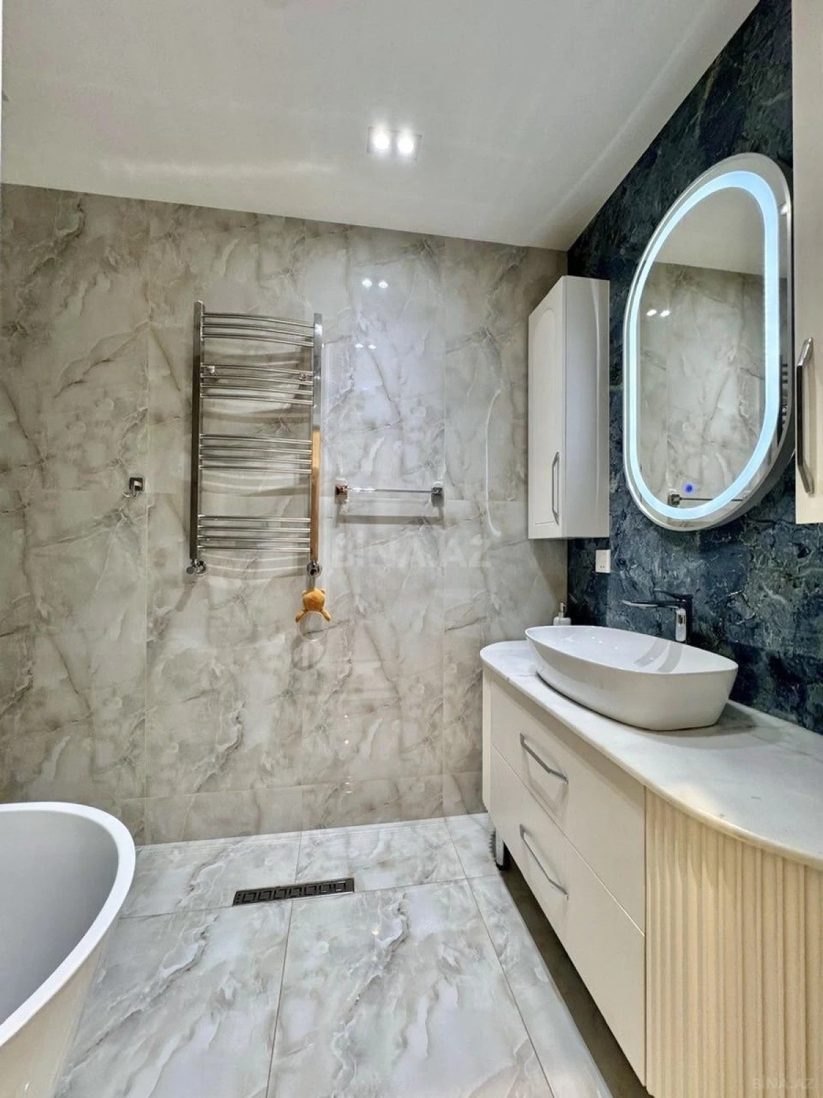 Satılır 3 otaqlı mənzil 153 m²
