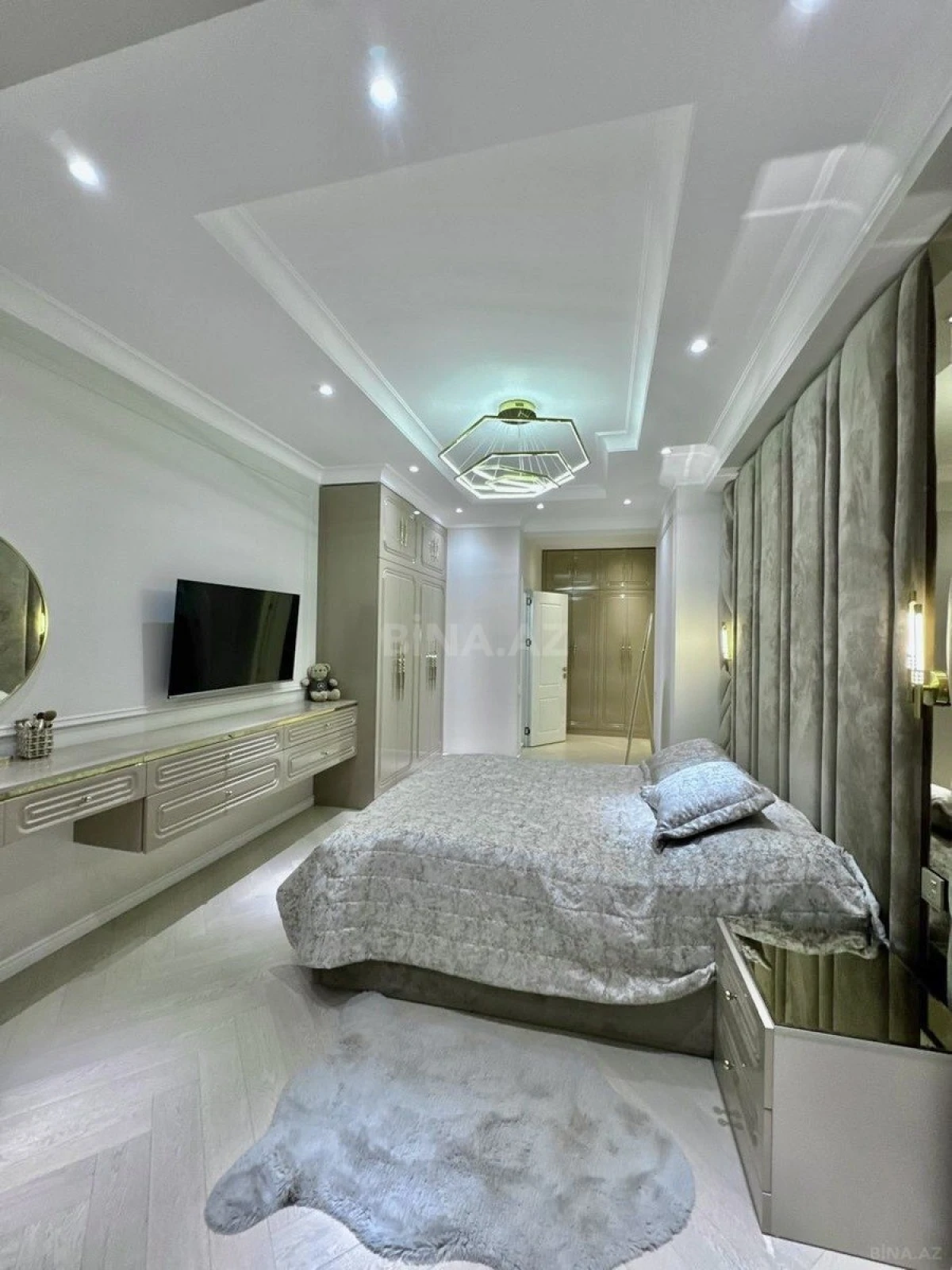 Satılır 3 otaqlı mənzil 153 m²