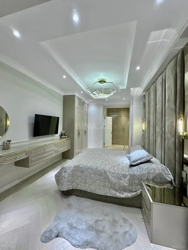 Satılır 3 otaqlı mənzil 153 m²