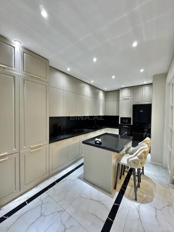 Satılır 3 otaqlı mənzil 153 m²