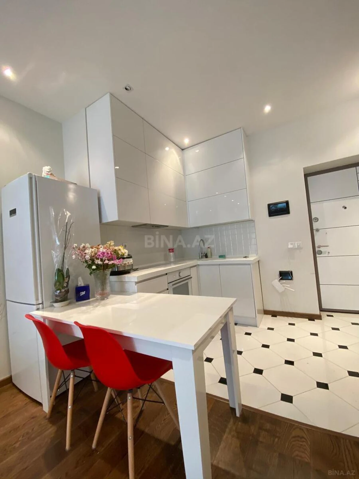 Kirayə verilir 2 otaqlı mənzil 70 m²