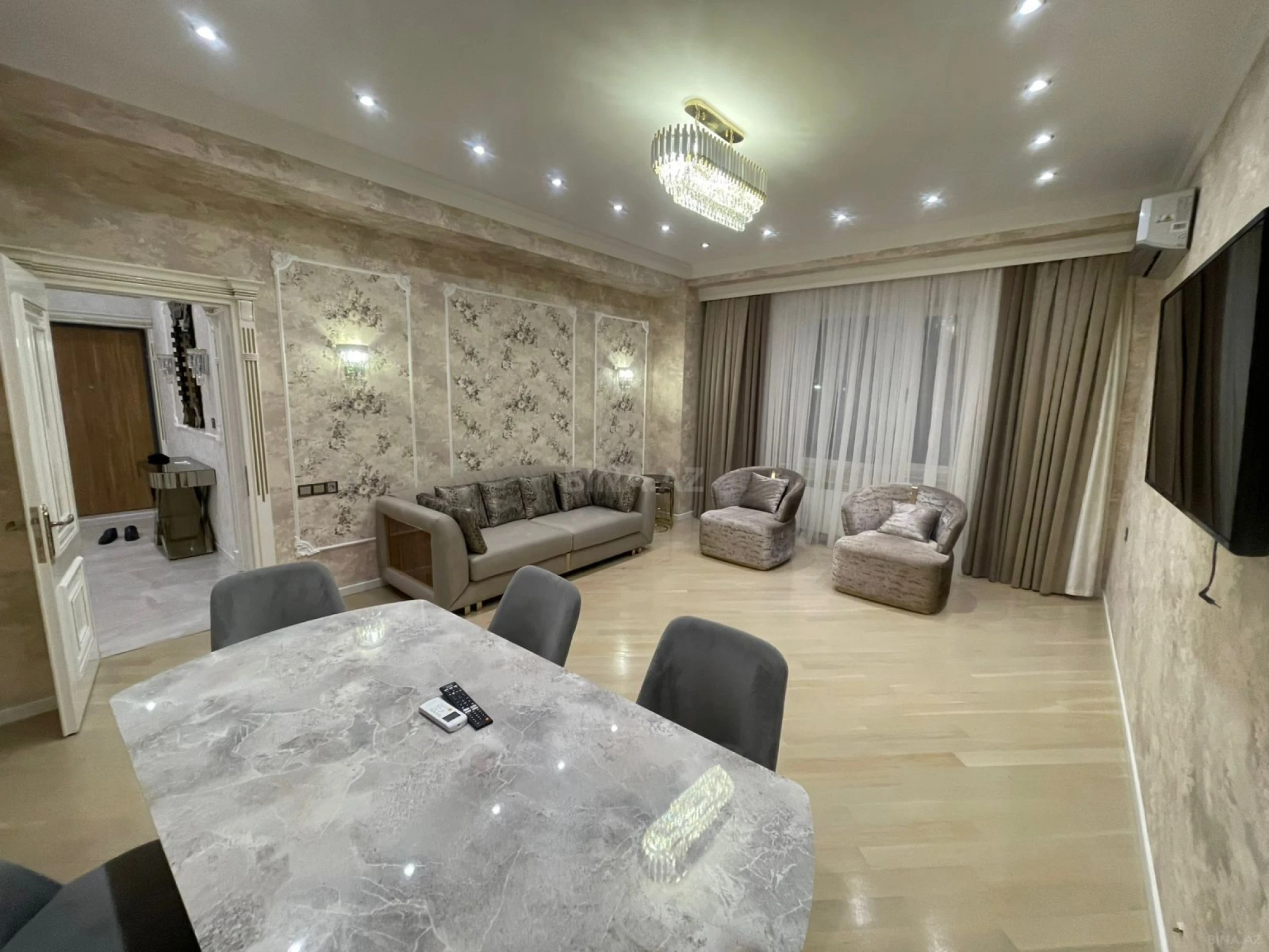 Kirayə verilir 3 otaqlı mənzil 130 m²