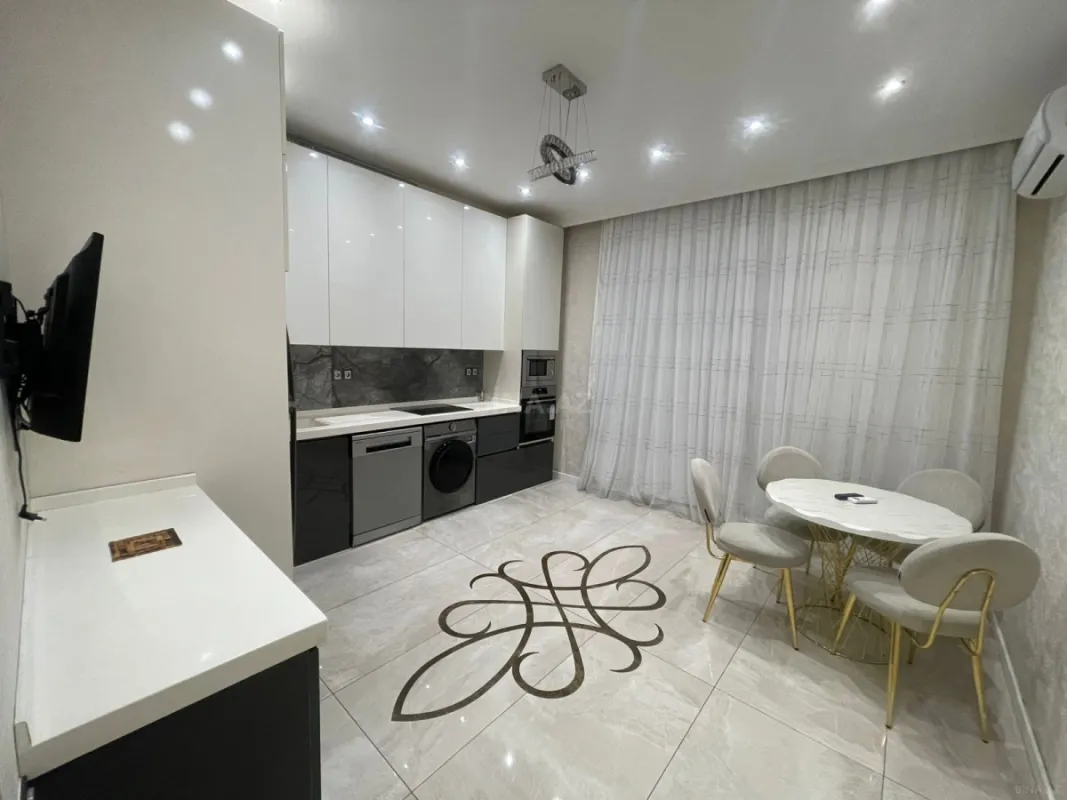 Kirayə verilir 3 otaqlı mənzil 130 m²