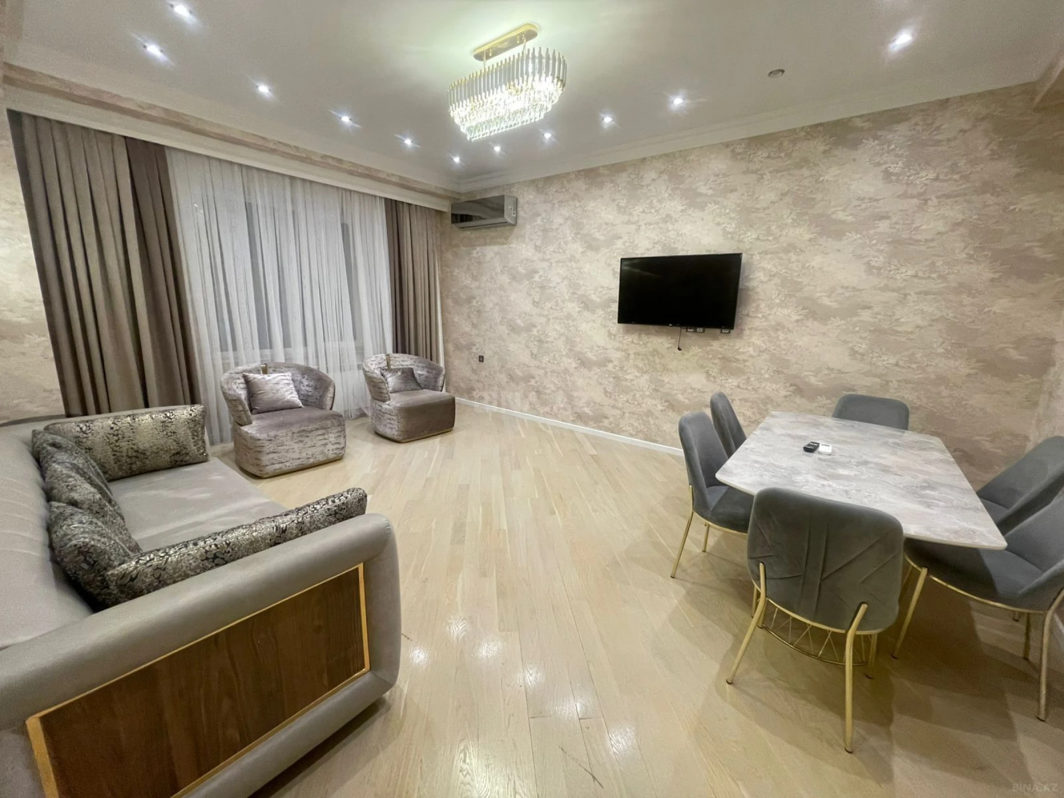 Kirayə verilir 3 otaqlı mənzil 130 m²