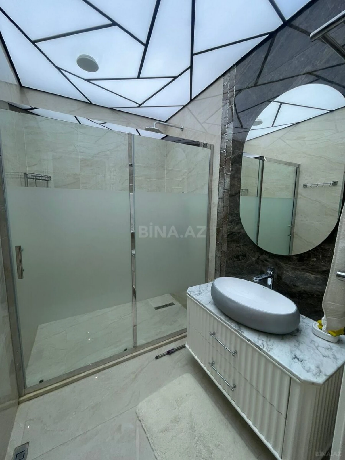 Kirayə verilir 3 otaqlı mənzil 130 m²