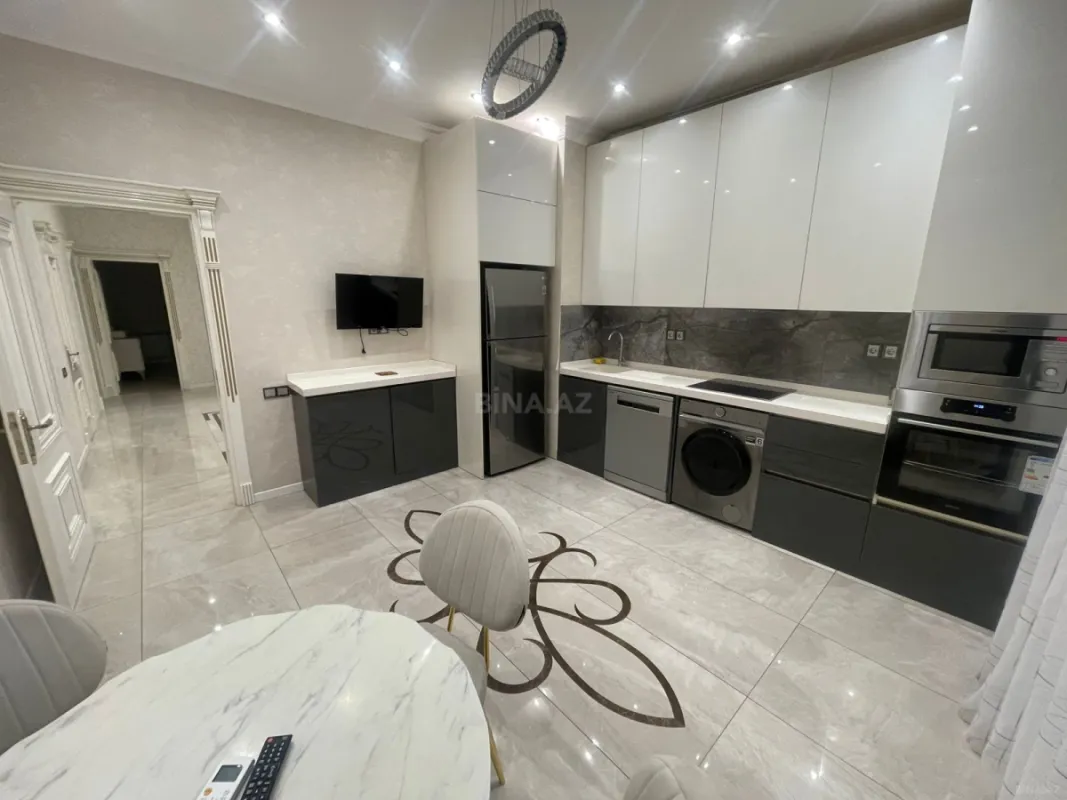 Kirayə verilir 3 otaqlı mənzil 130 m²