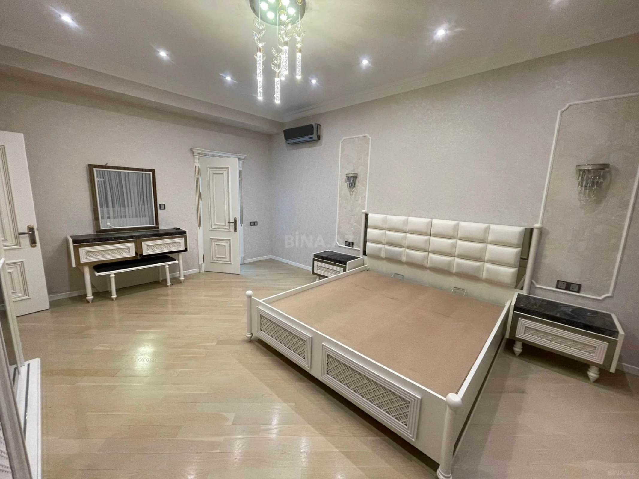 Kirayə verilir 3 otaqlı mənzil 130 m²