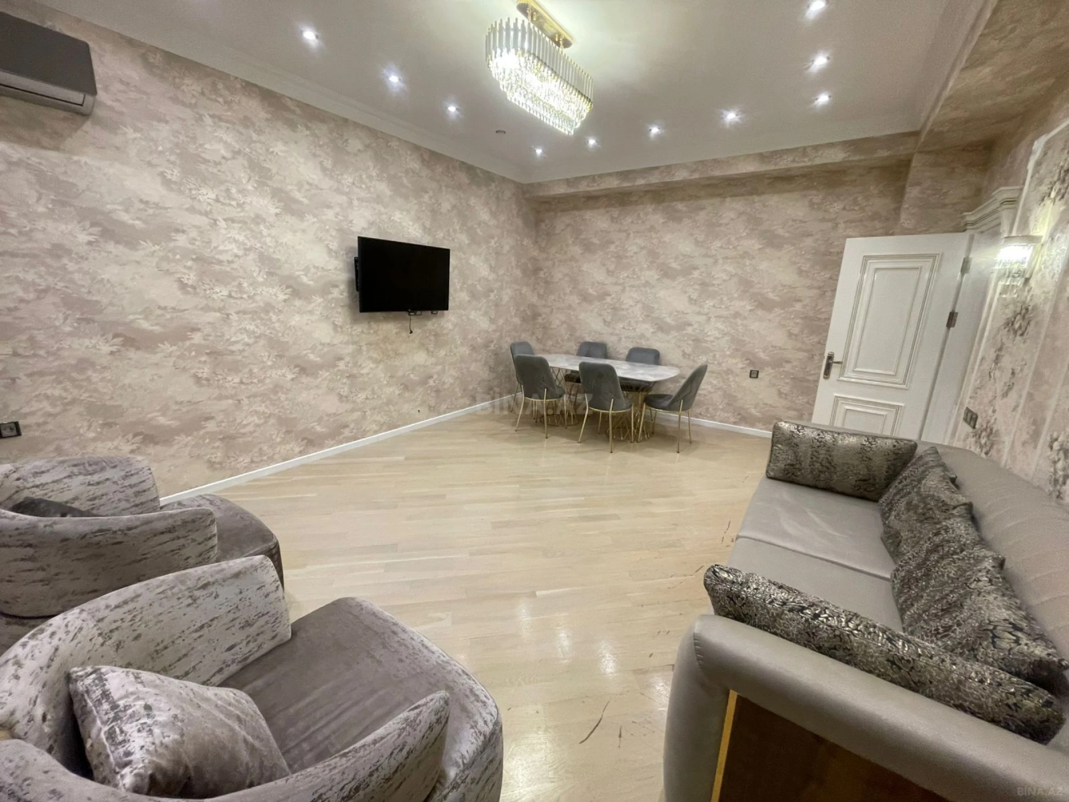 Kirayə verilir 3 otaqlı mənzil 130 m²