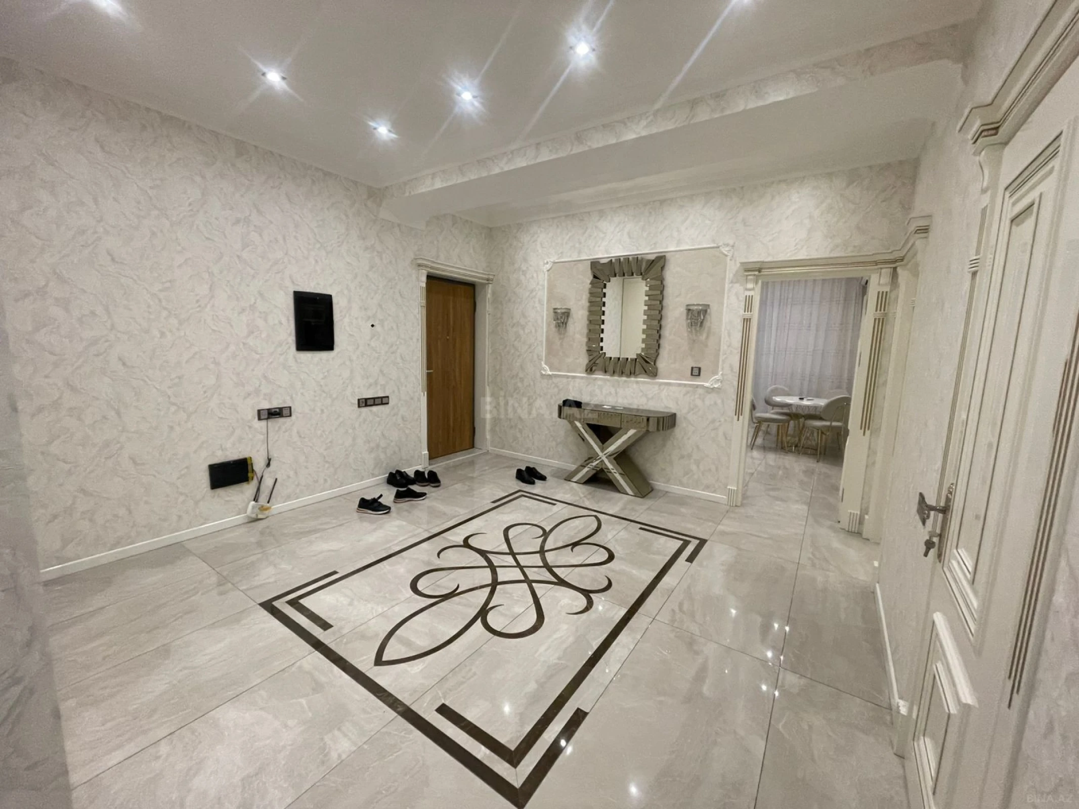 Kirayə verilir 3 otaqlı mənzil 130 m²