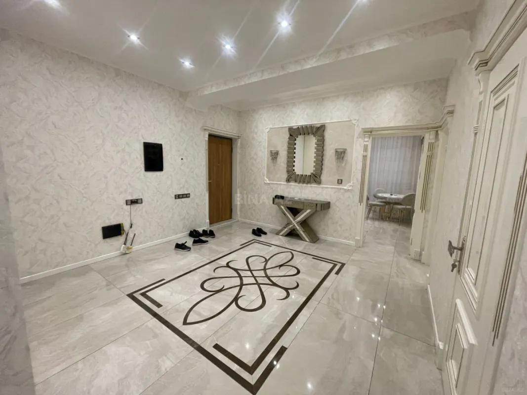 Kirayə verilir 3 otaqlı mənzil 130 m²