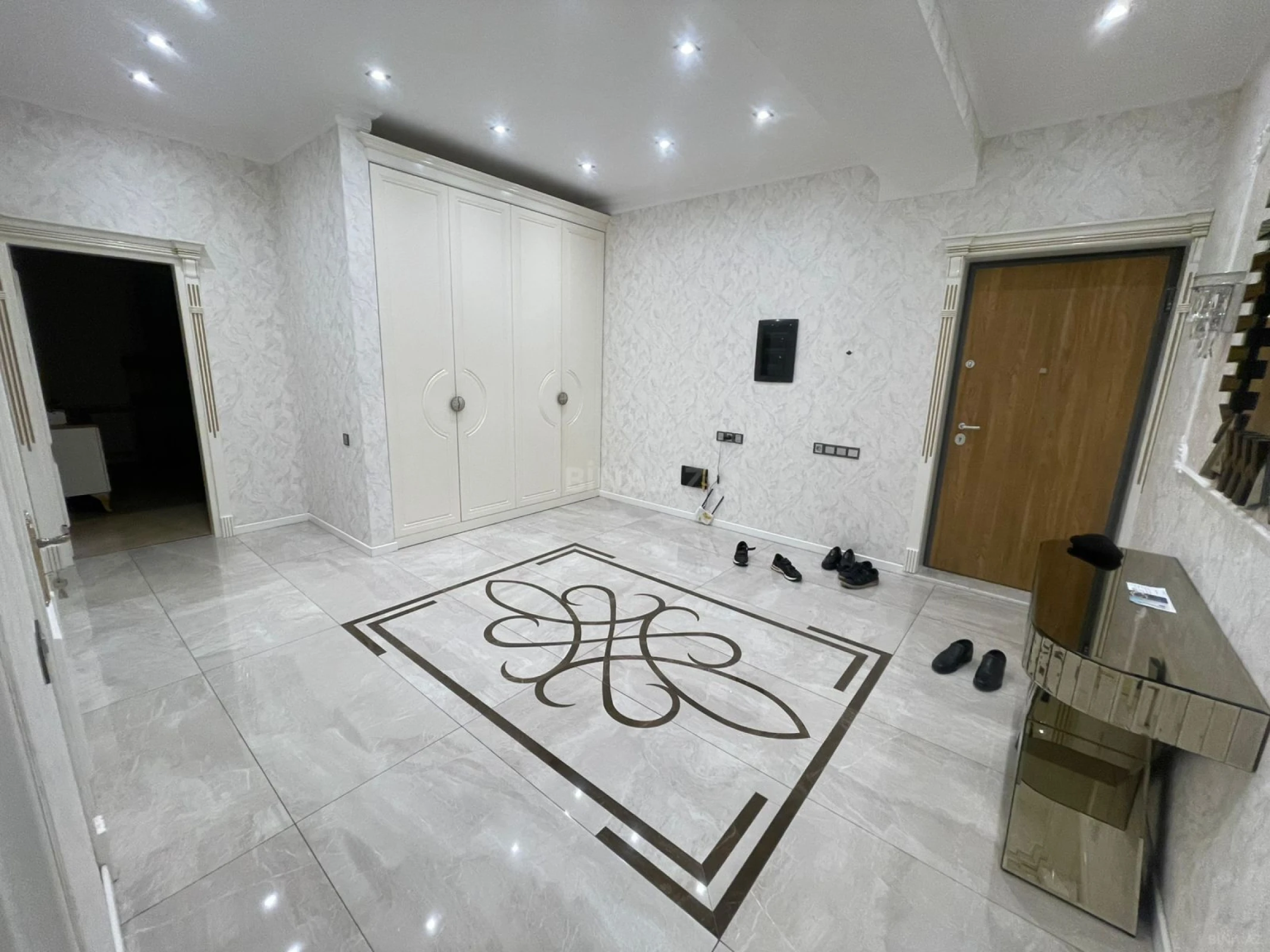 Kirayə verilir 3 otaqlı mənzil 130 m²