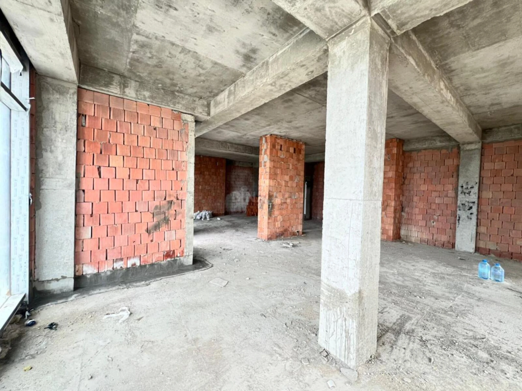 Satılır 4 otaqlı mənzil 208.5 m²