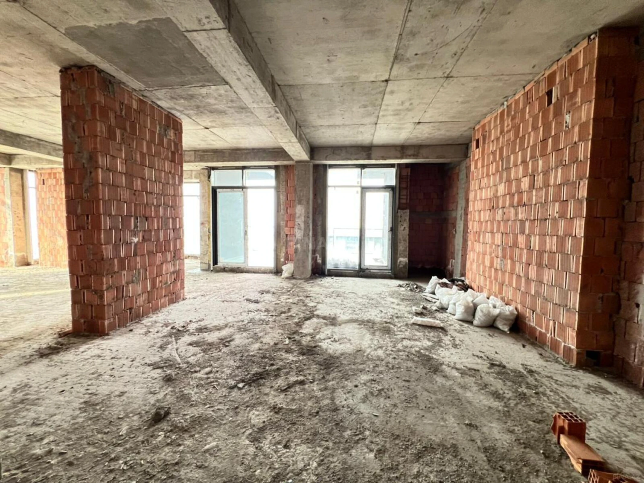 Satılır 4 otaqlı mənzil 208.5 m²