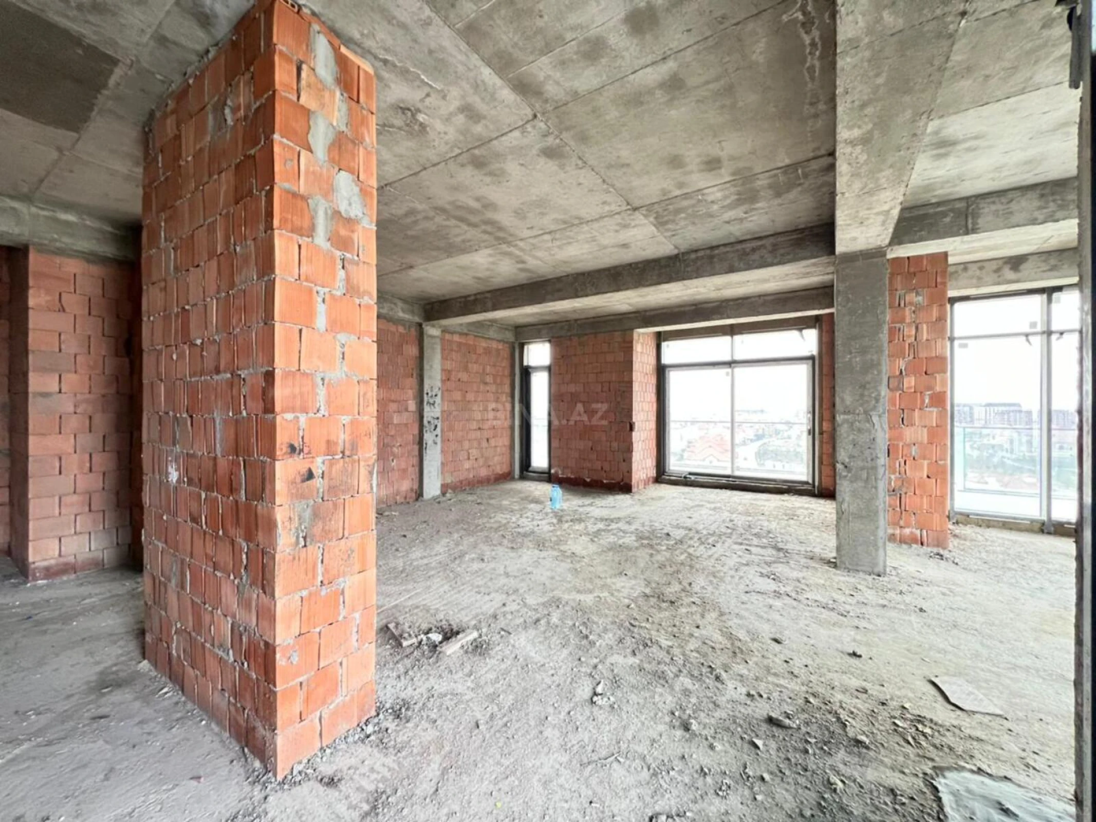 Satılır 4 otaqlı mənzil 208.5 m²