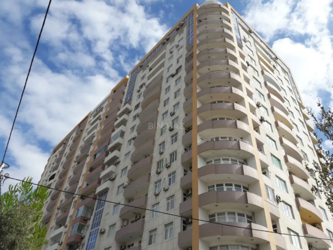 Satılır 2 otaqlı mənzil 129 m²