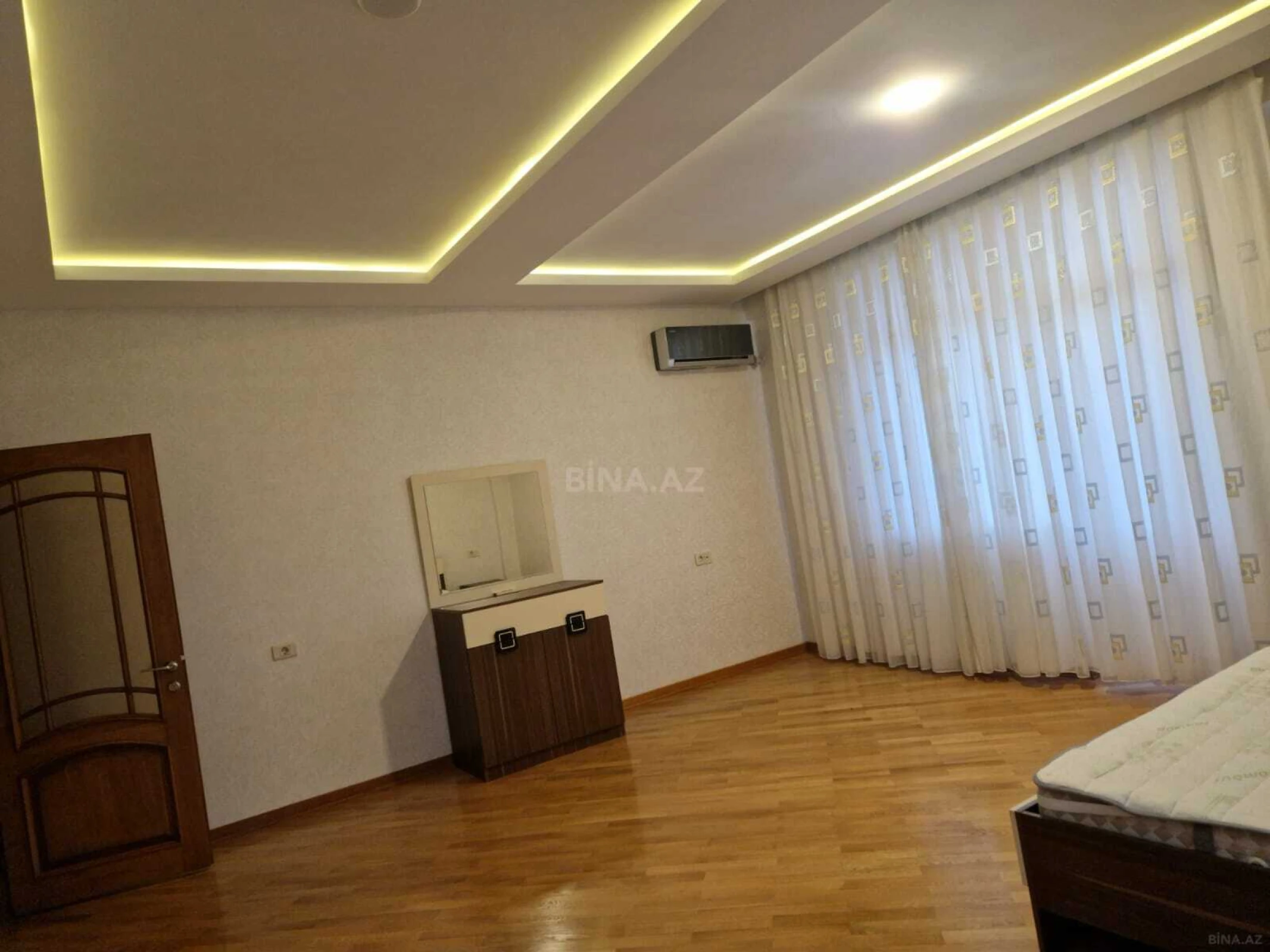Satılır 2 otaqlı mənzil 129 m²