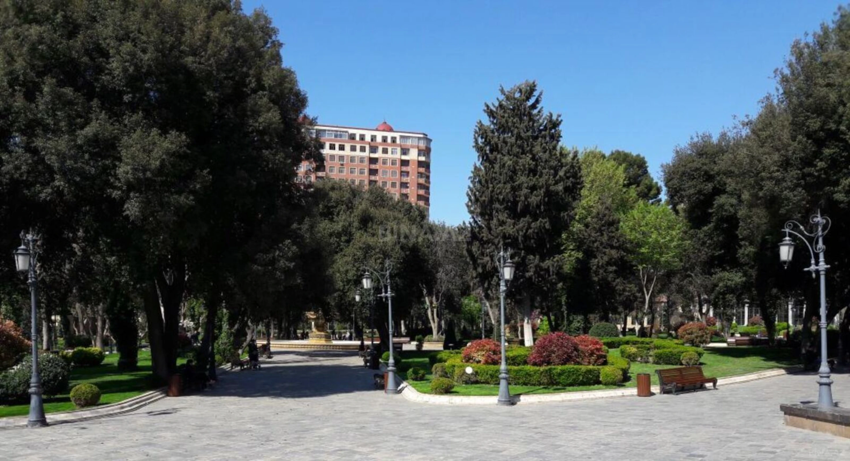 Satılır 2 otaqlı mənzil 129 m²