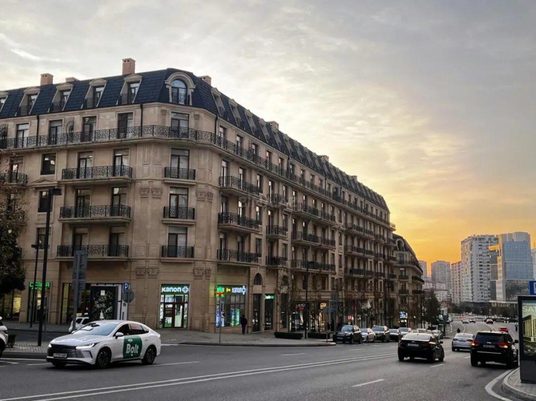 Satılır 4 otaqlı mənzil 162 m²