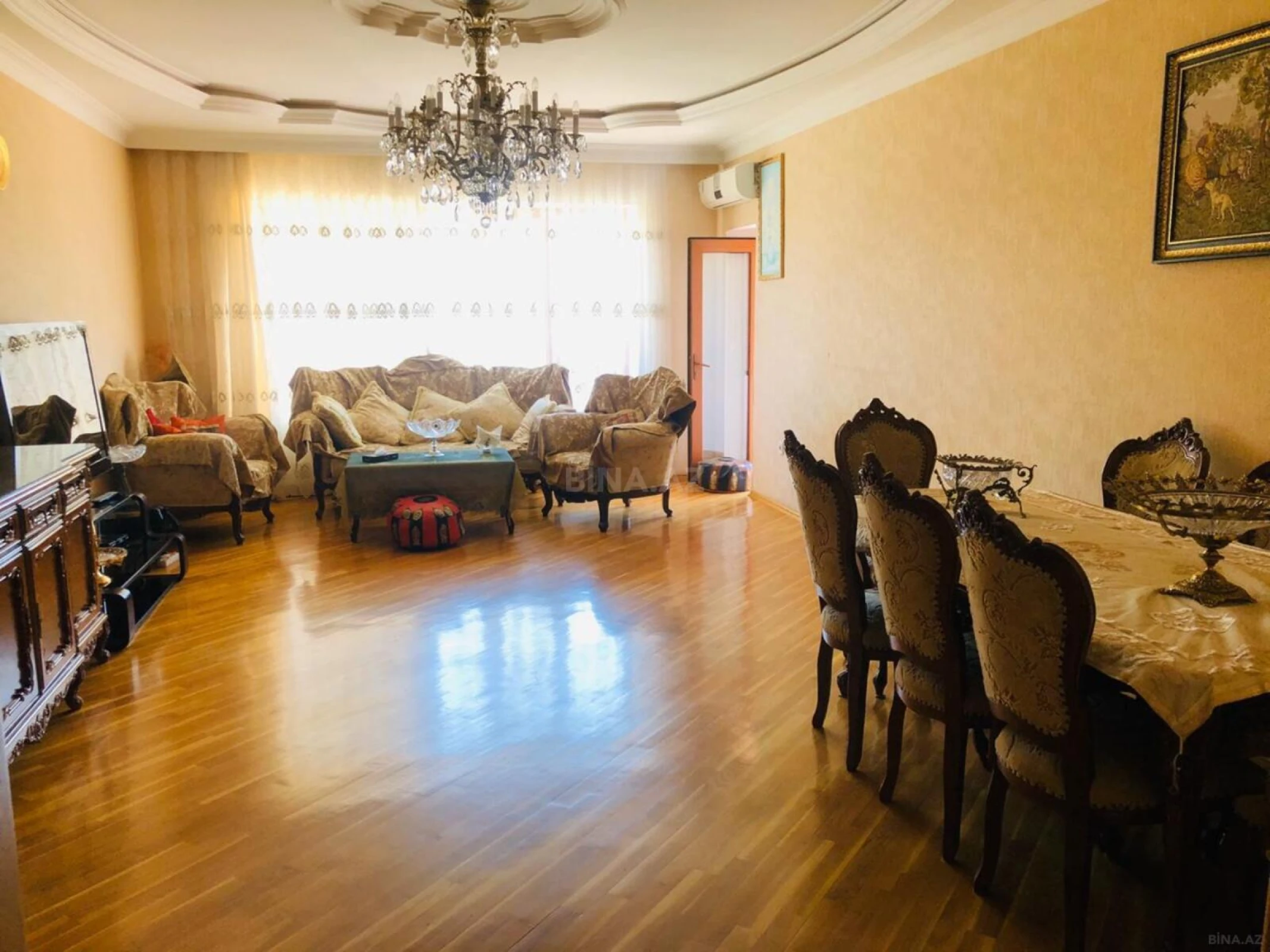Satılır 4 otaqlı mənzil 176 m²