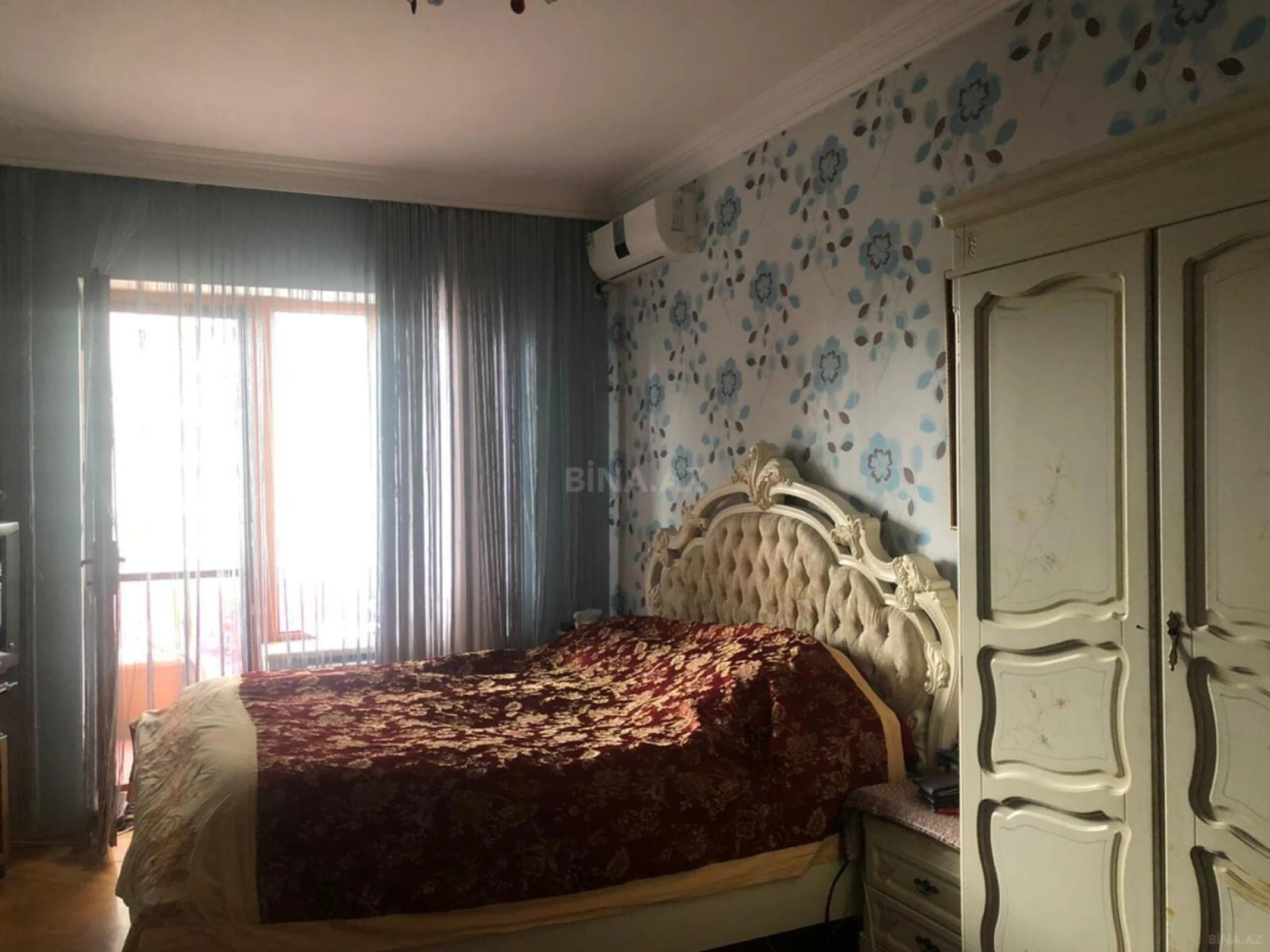 Satılır 4 otaqlı mənzil 176 m²