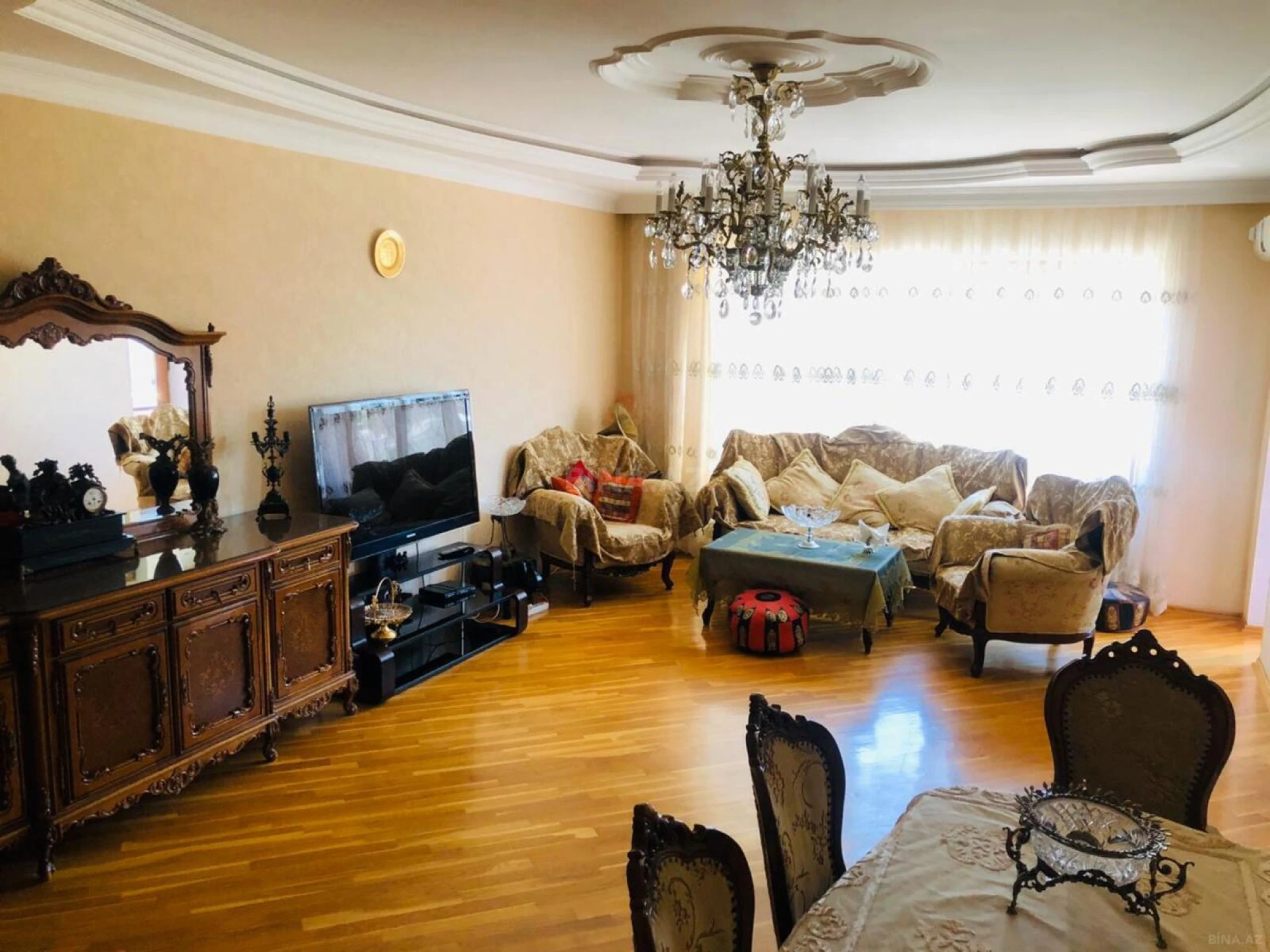 Satılır 4 otaqlı mənzil 176 m²