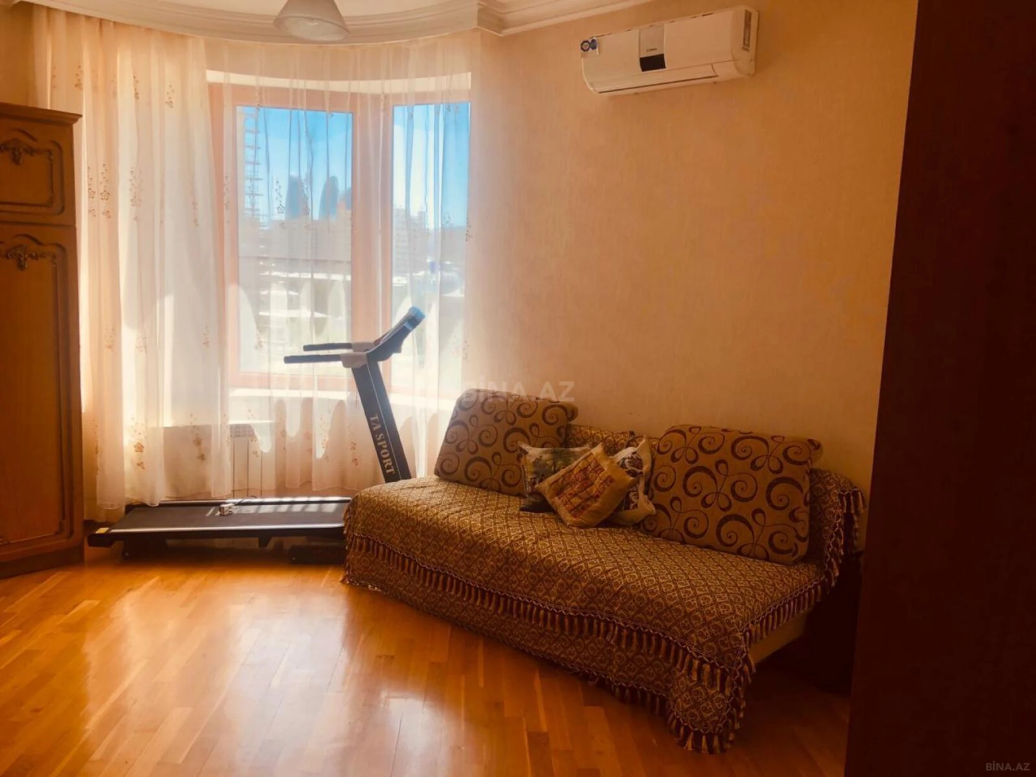 Satılır 4 otaqlı mənzil 176 m²