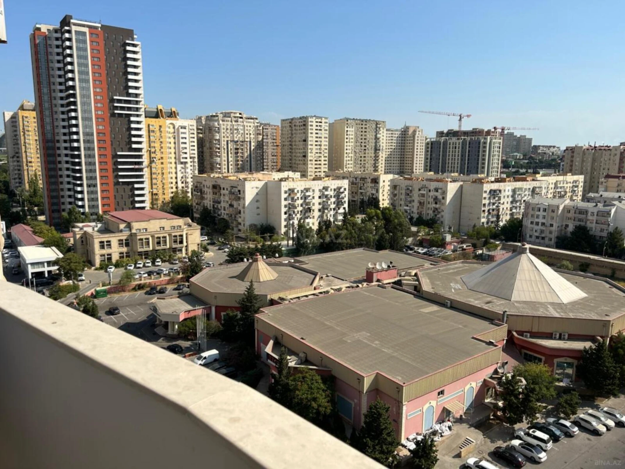 Satılır 5 otaqlı mənzil 230 m²