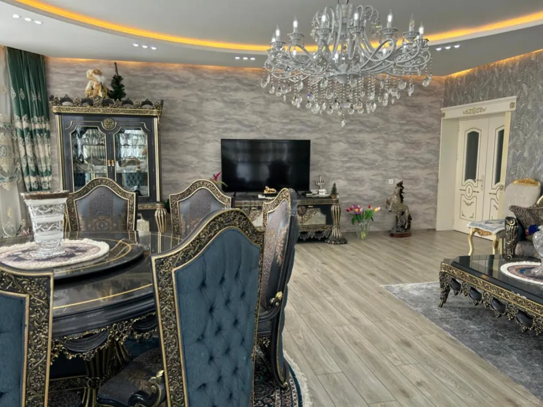 Satılır 5 otaqlı mənzil 230 m²