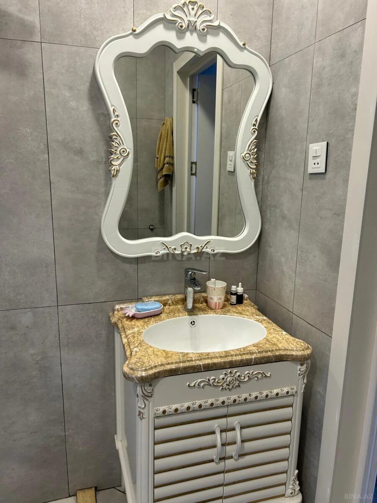 Satılır 5 otaqlı mənzil 230 m²