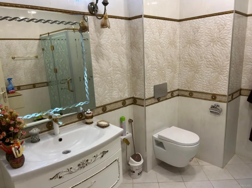 Satılır 5 otaqlı mənzil 230 m²
