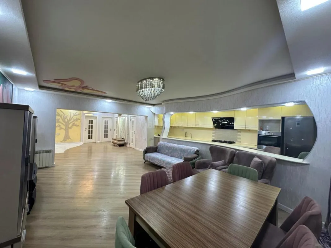 Satılır 3 otaqlı mənzil 130 m²