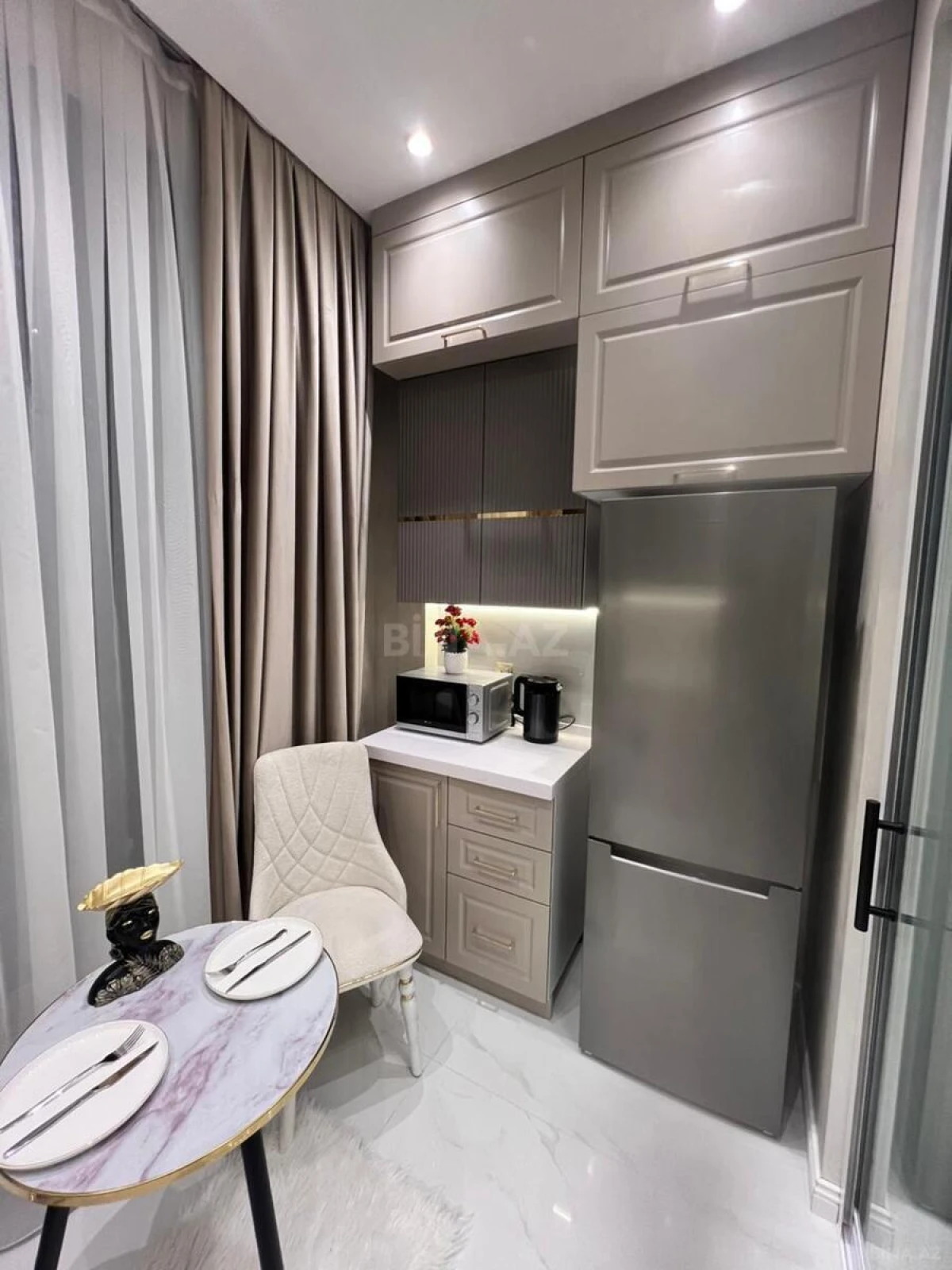 Kirayə verilir 2 otaqlı mənzil 71 m²