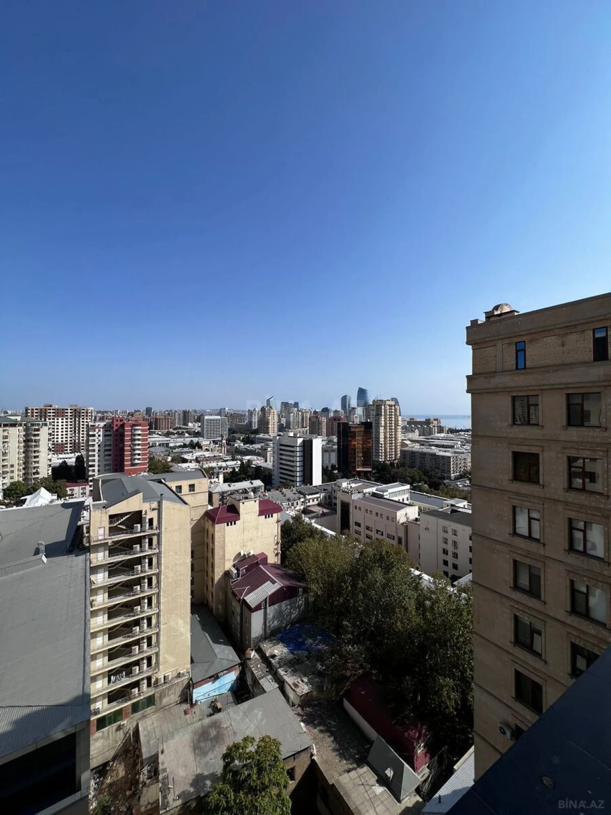 Satılır 3 otaqlı mənzil 160 m²