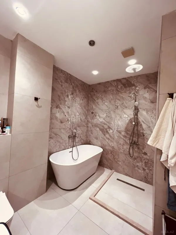 Satılır 3 otaqlı mənzil 160 m²