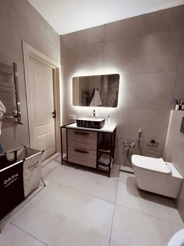 Satılır 3 otaqlı mənzil 160 m²