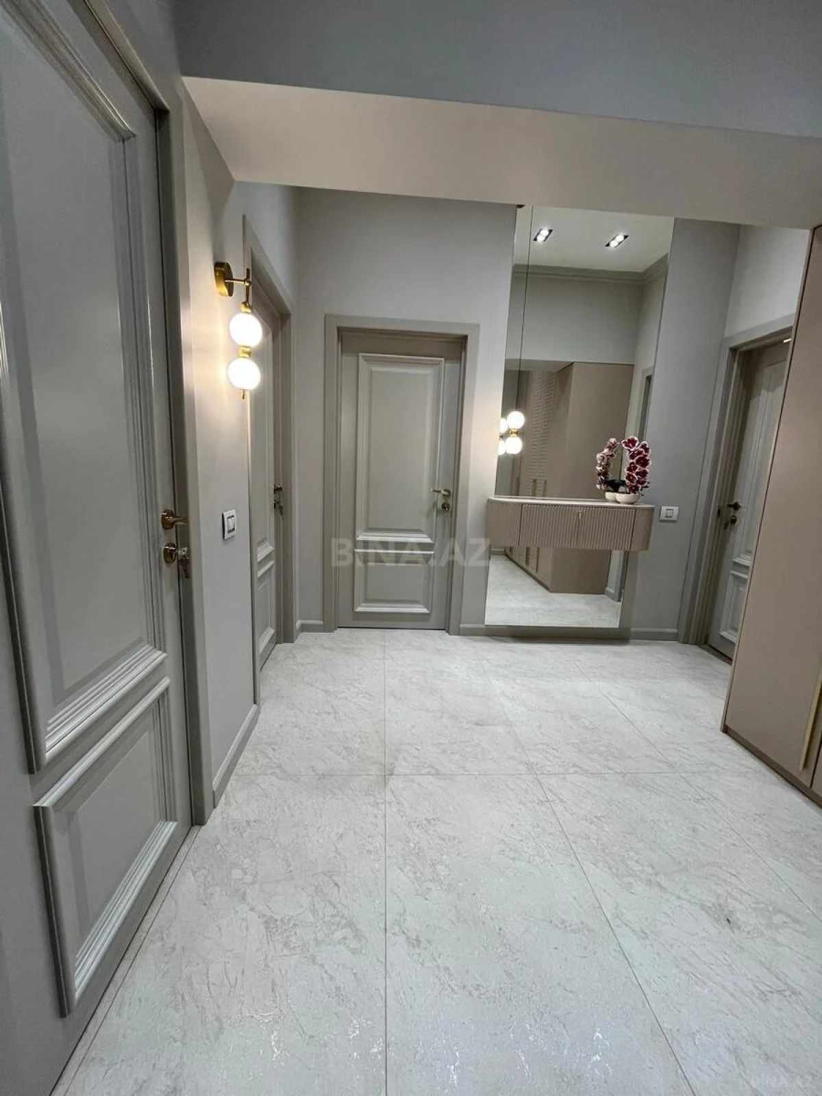 Satılır 3 otaqlı mənzil 91 m²