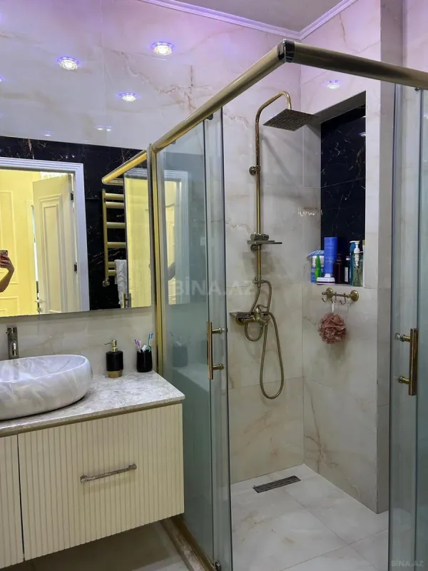 Satılır 3 otaqlı mənzil 148 m²